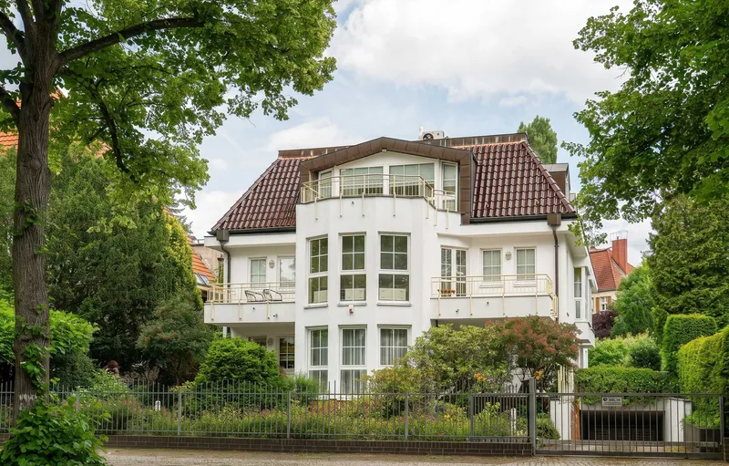Exklusive Maisonette-Wohnung mit eigenem Garten und Gäste-Haus — photo 1